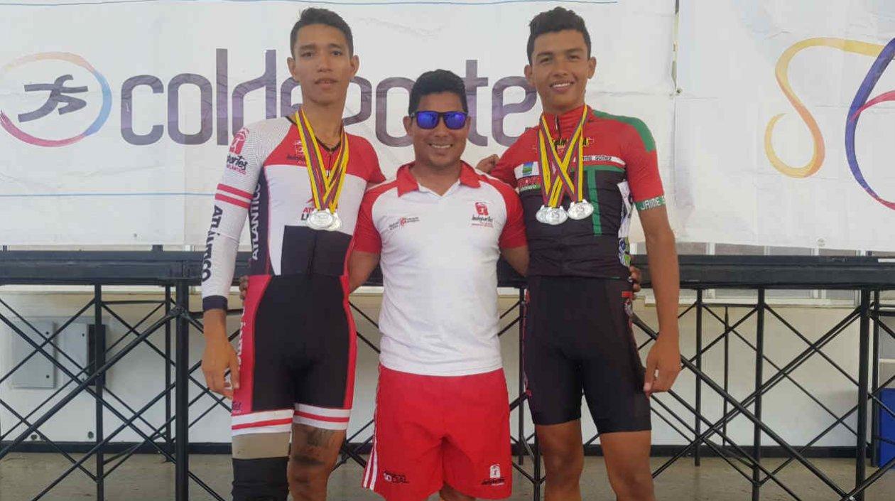 Josymar Perez, el entrenador Ricardo Moreno y Luis Martinez.