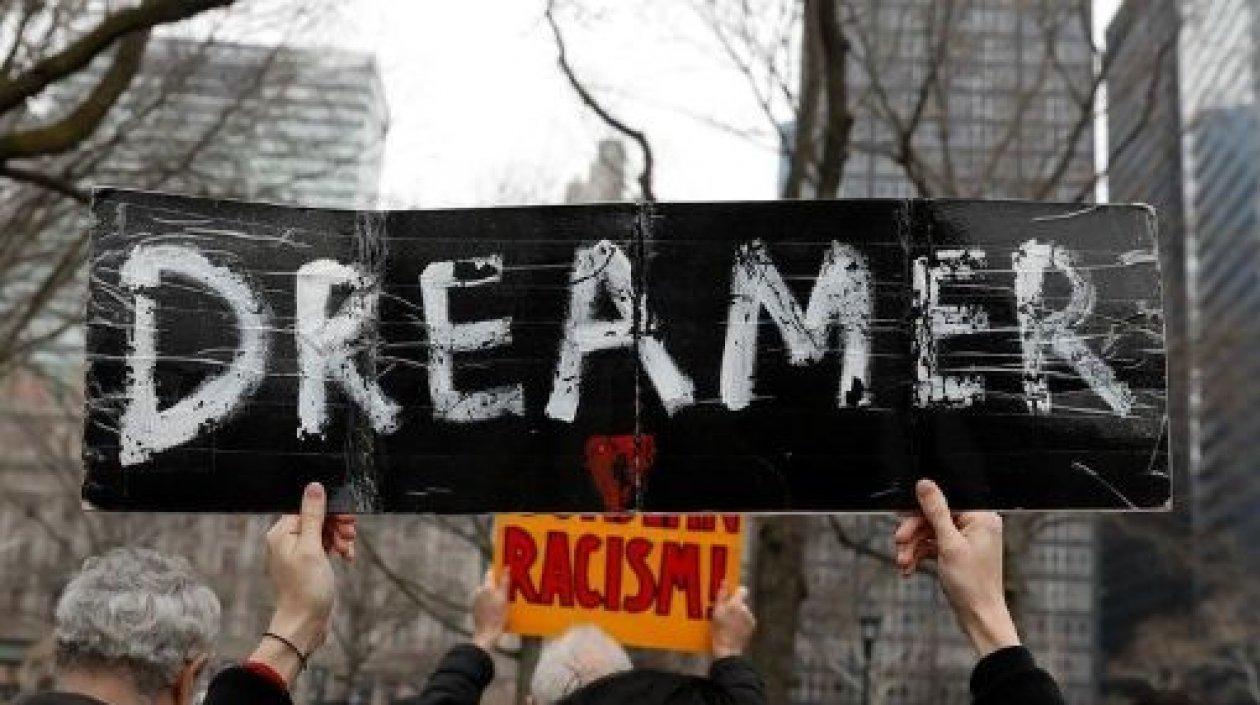 Acción Diferida para los Llegados en la Infancia, DACA, sigue vigente. 