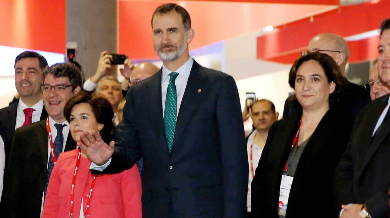 El Rey Felipe VI  junto a la alcaldesa de Barcelona Ada Colau.