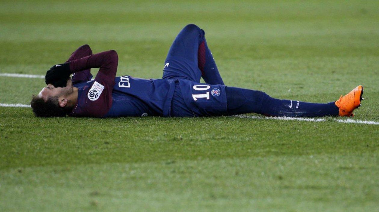 El brasileño tiene una fisura en un dedo y un esguince de tobillo.