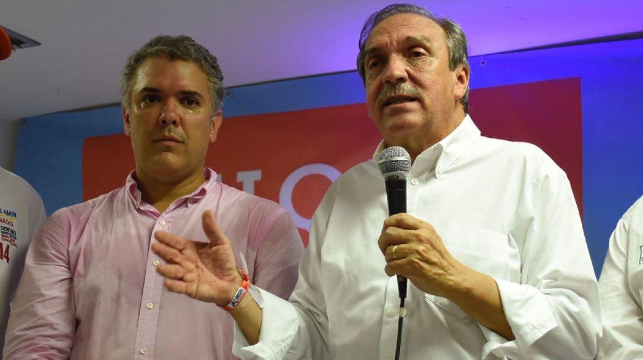El candidato presidencial Iván Duque al lado del exgobernador de Antioquia Luis Alfredo Ramos Botero.