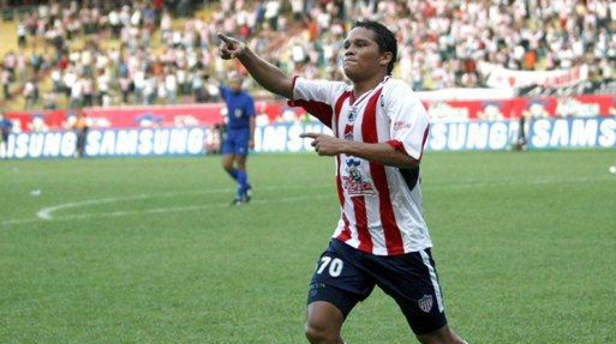 Carlos Bacca celebra uno de sus primeros goles. 