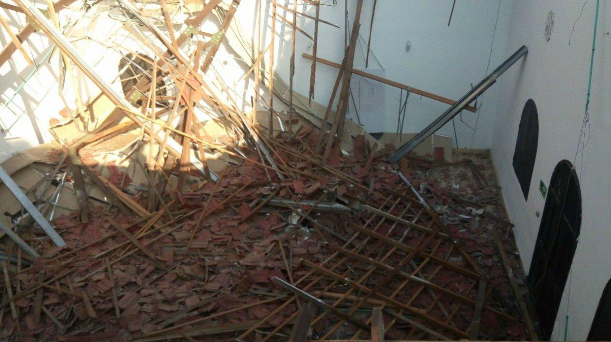 Así quedó el lugar después del desplome del techo.