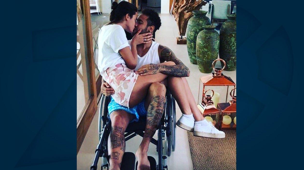 Neymar con su novia, la actriz brasileña Bruna Marquezine.