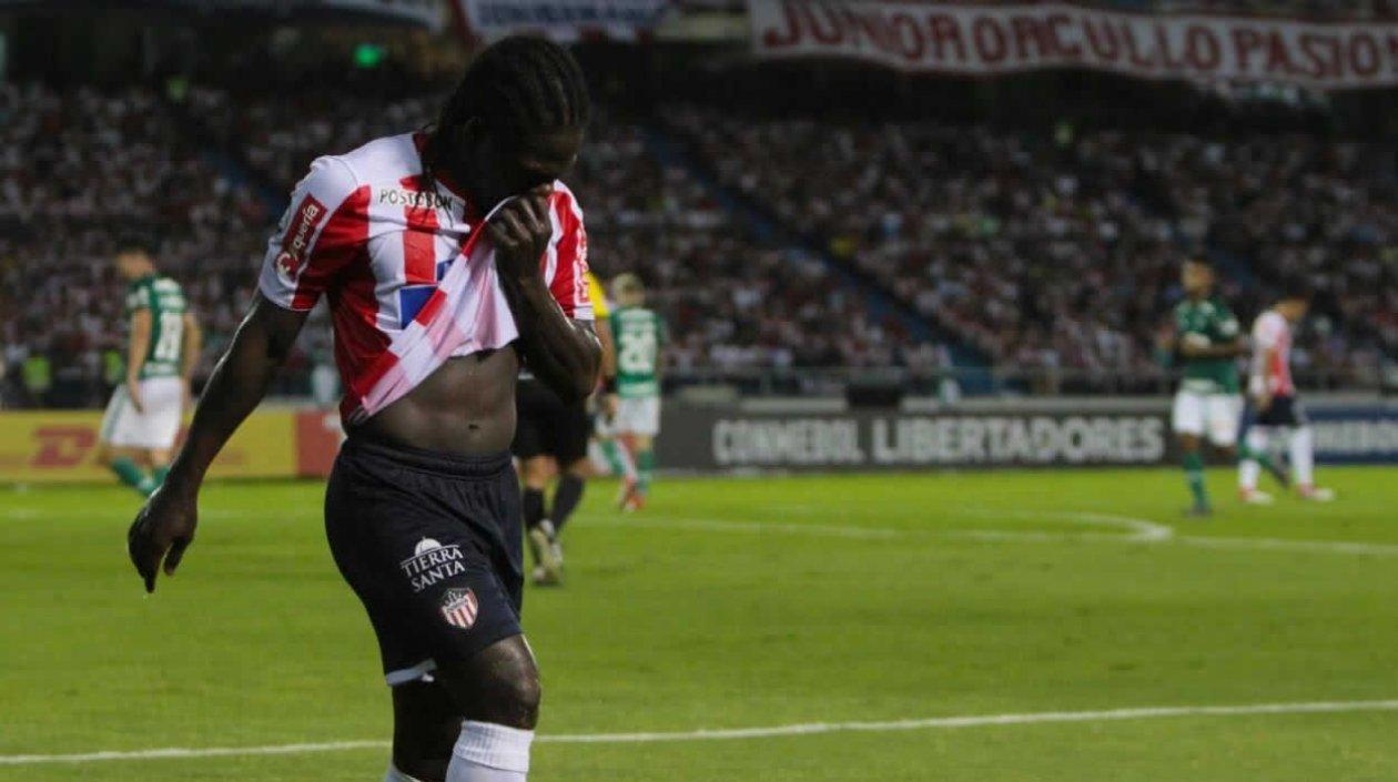 Ymmi Chará al final del partido ante Palmeiras.