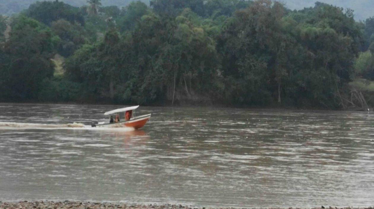 La Defensa Civil colabora con la búsqueda del militar desaparecido.