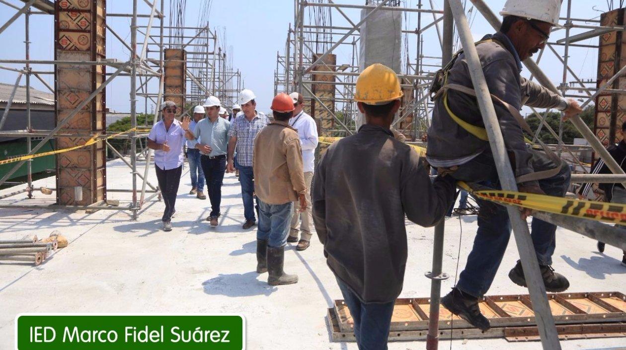 El Alcalde Char inspeccionando las obras.
