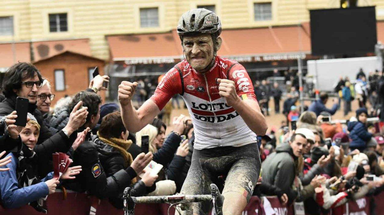 Tiesj Benoot se impone en la legada a Siena. 