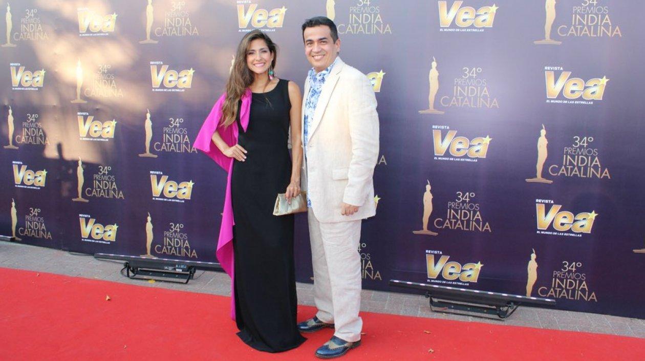 La actriz Aida Bossa y el gerente de Telecaribe, Juan Manuel Buelvas.