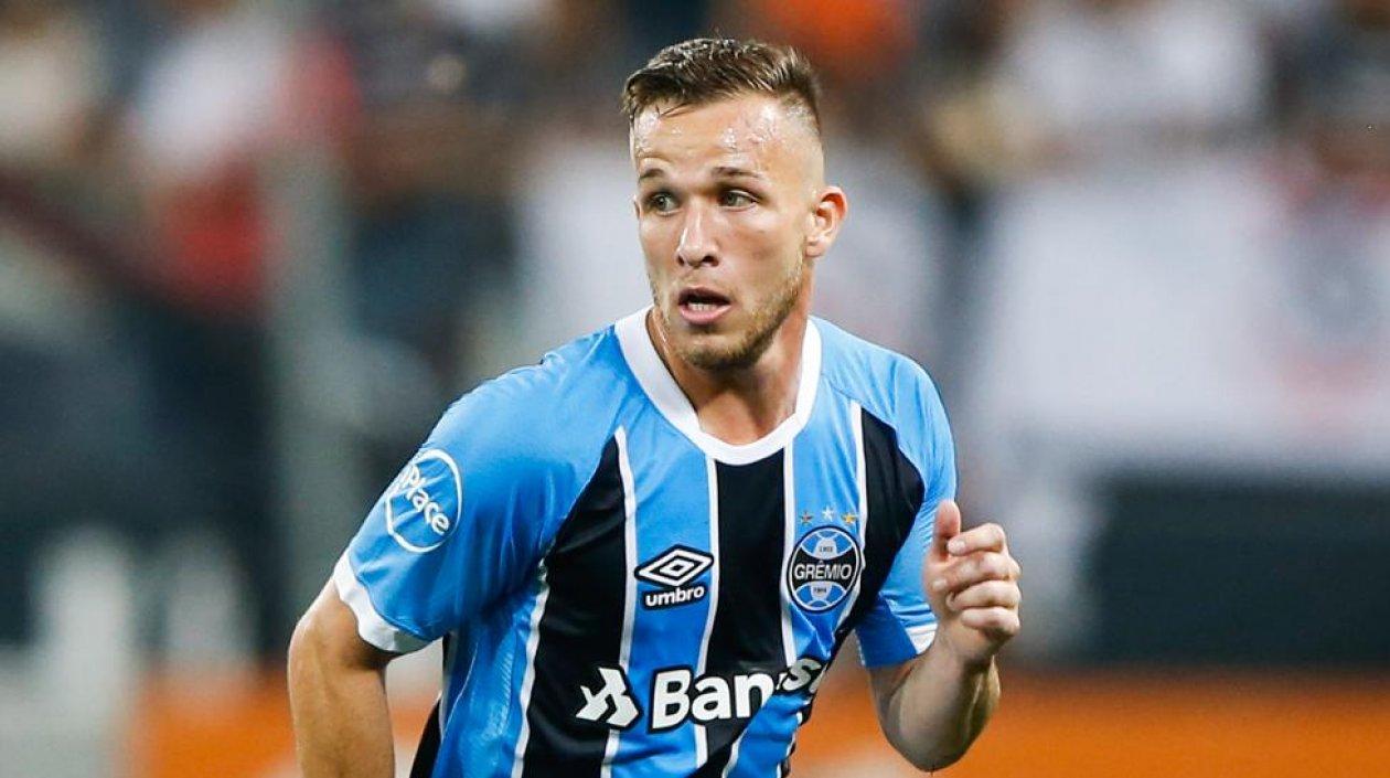 El atacante del Gremio, Arthur.