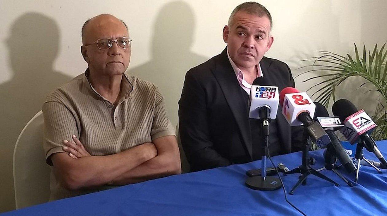 El Comisionado Jorge Humberto Klee y el presidente de la AMB Gilberto Mendoza.