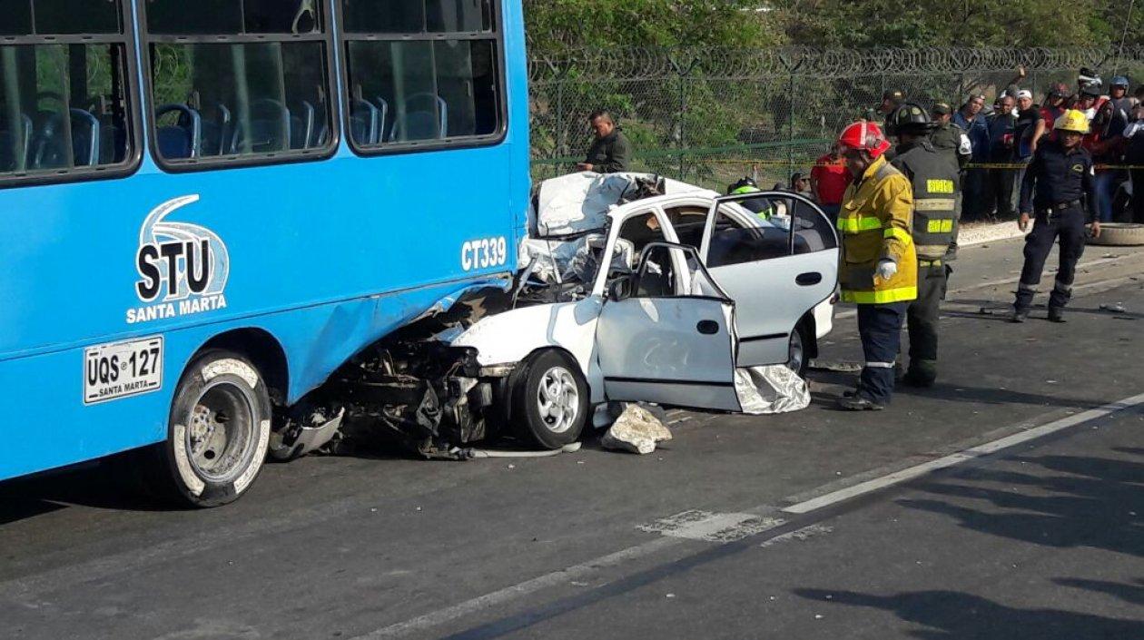 Así quedó el vehículo particular en el que murieron tres de los cuatro ocupantes. 