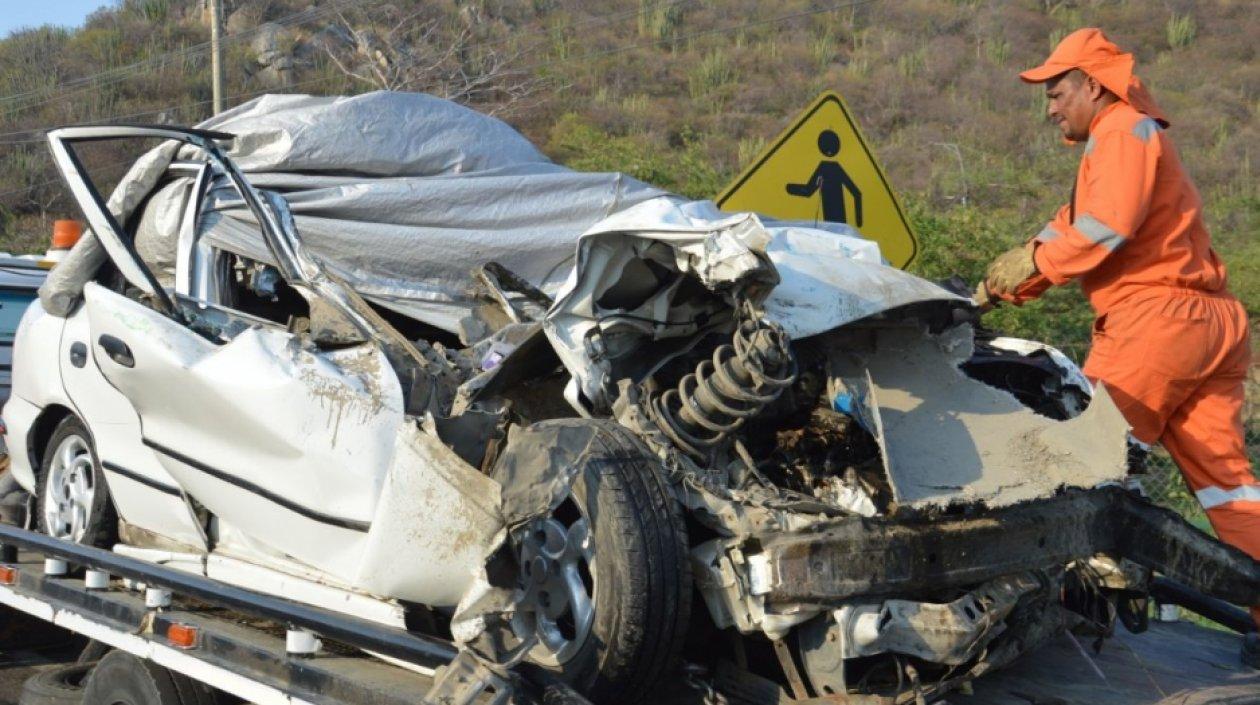 Así quedó uno de los vehículos.