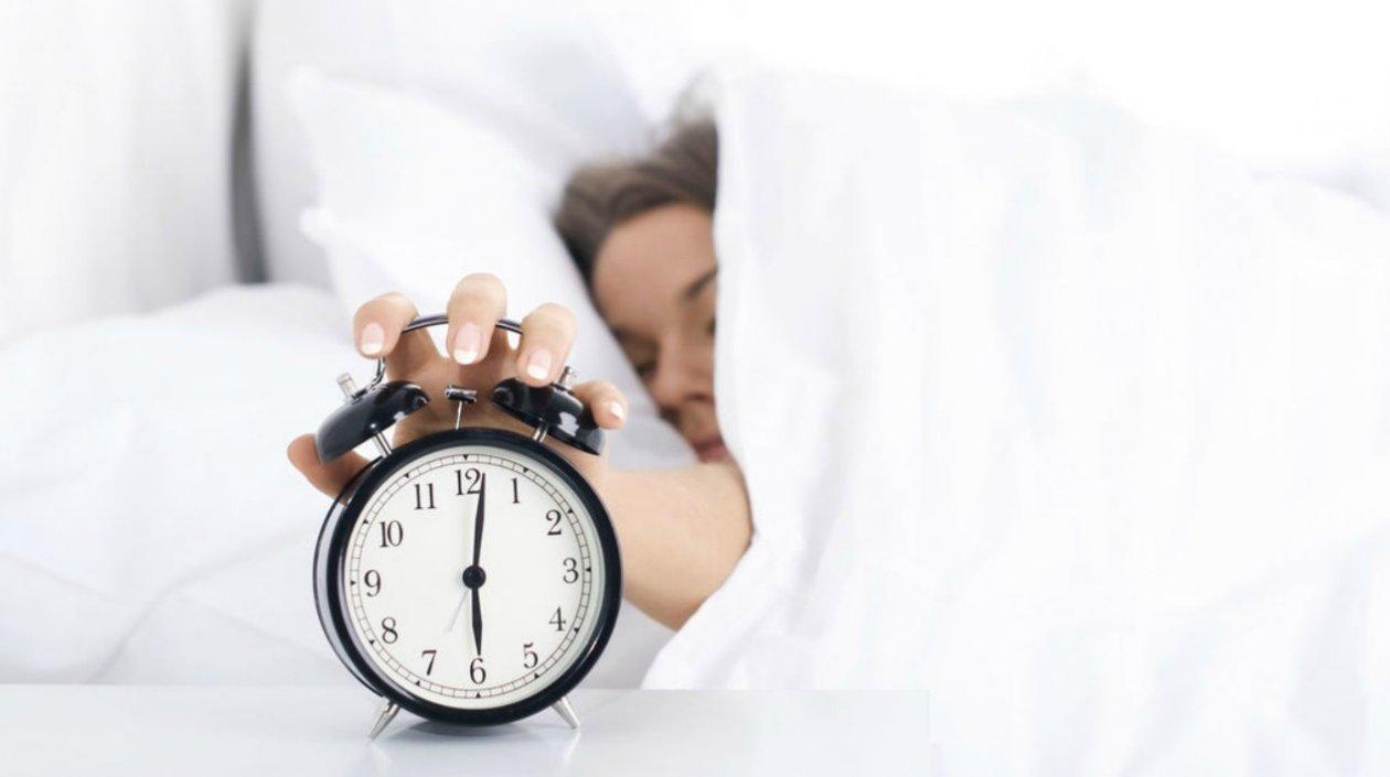  Una persona con trastornos del sueño pierde el control en los horarios de alimentación.