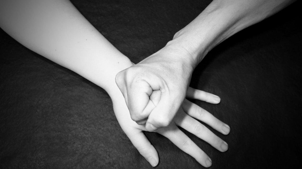  La violencia intrafamiliar afecta al 76% de las mujeres.