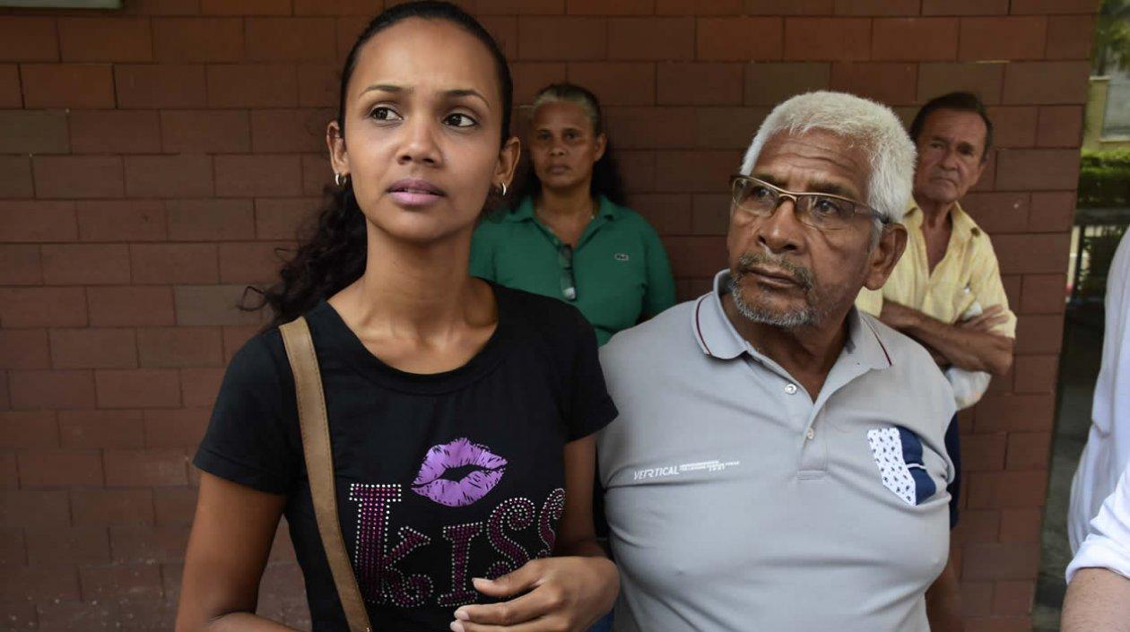 Yenni Sossa y Tomás Cohen, hermana y padre de Yeison Cohen. 