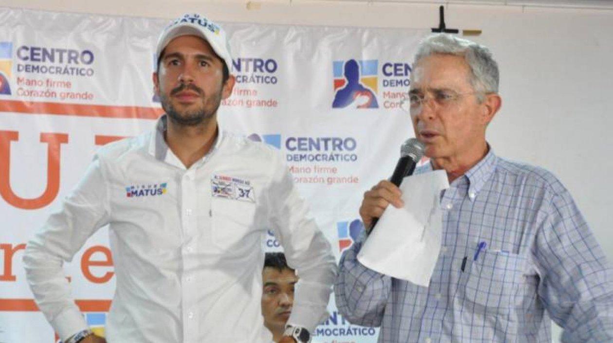 Los candidatos al Senado, Miguel Matus y Álvaro Uribe.