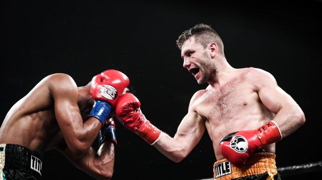 Kiryl Relikh propina rudo castigo a Rances Barthelemy.