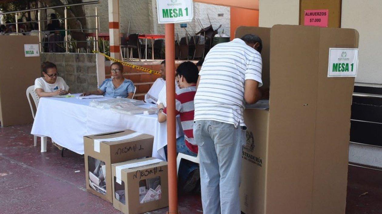 En algunos puestos de votación faltaron las consultas interpartidistas.