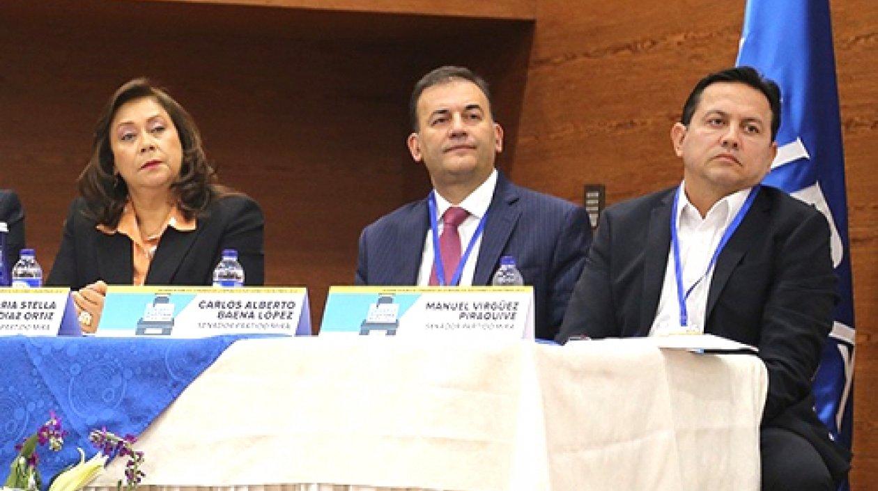 Los tres senadores del Movimiento Mira que asumen este miércoles.