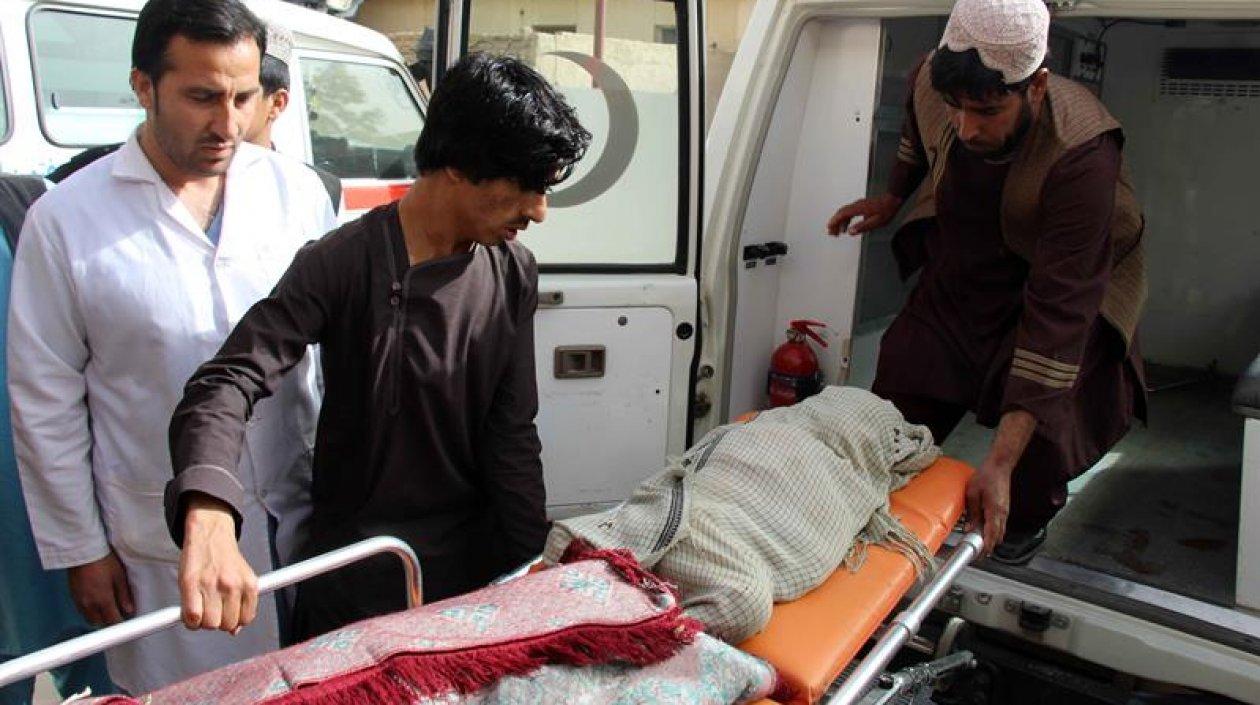 Más de 3.000 personas pierden la vida anualmente en las carreteras en accidentes de tráfico en Afganistán.