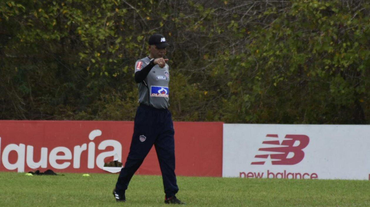 Con el paso de las horas sigue aumentando la latente posibilidad de que el volante de Junior, Víctor Danilo Cantillo, sea llamado a la Selección Colombia para los partidos amistosos ante Francia y Australia, preparatorios de cara al Mundial de Rusia 2018.  Sin embargo, existen nervios en el jugador, pues José Pékerman, el técnico del combinado nacional, está siendo un seguimiento de la forma que vienen jugando sus posibles convocados, y Cantillo no será de la partida con Junior para el juego de este jueves 