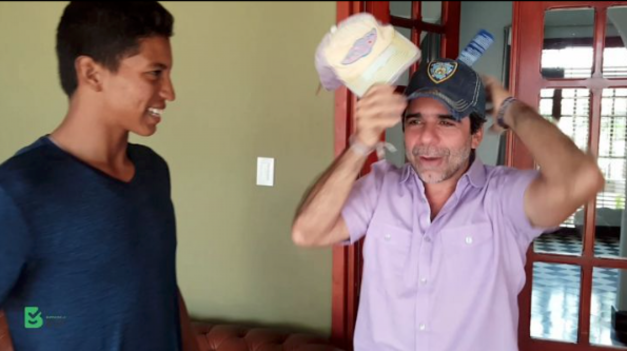 El joven Ricardo Miranda y el Alcalde Alejandro Char.