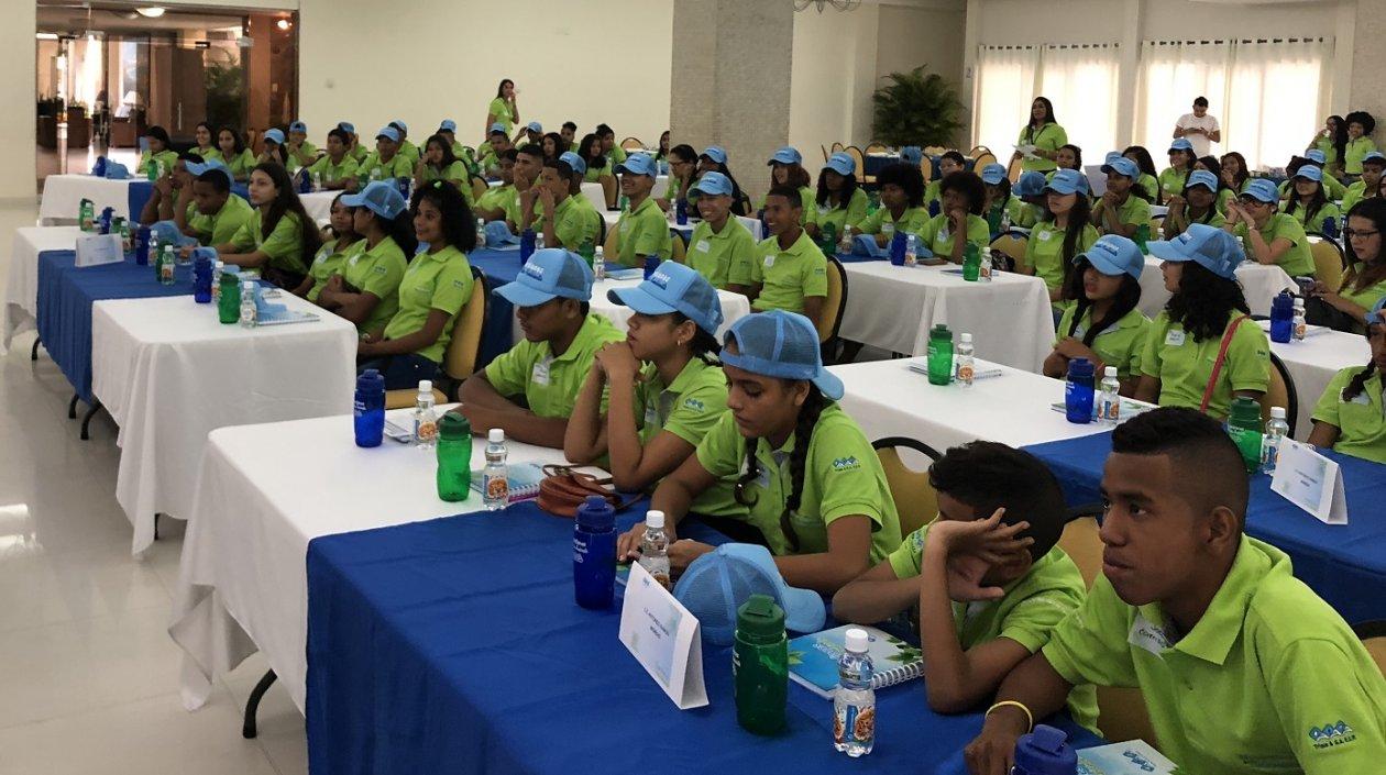 El programa dura todo el año escolar.