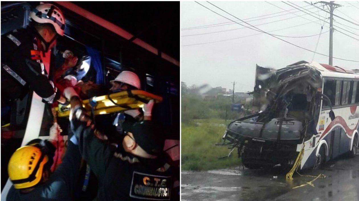 Así quedó uno de los buses después del fuerte choque.