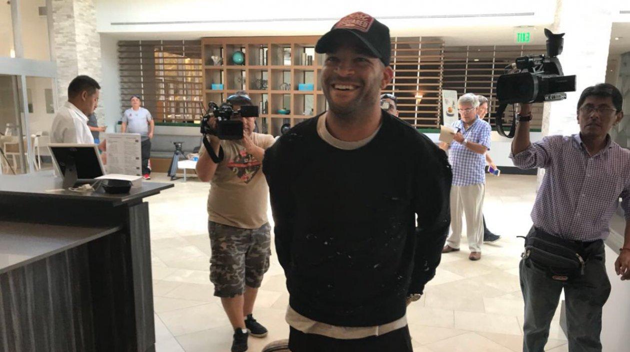 Alberto Rodríguez llegando a la concentración con Perú.