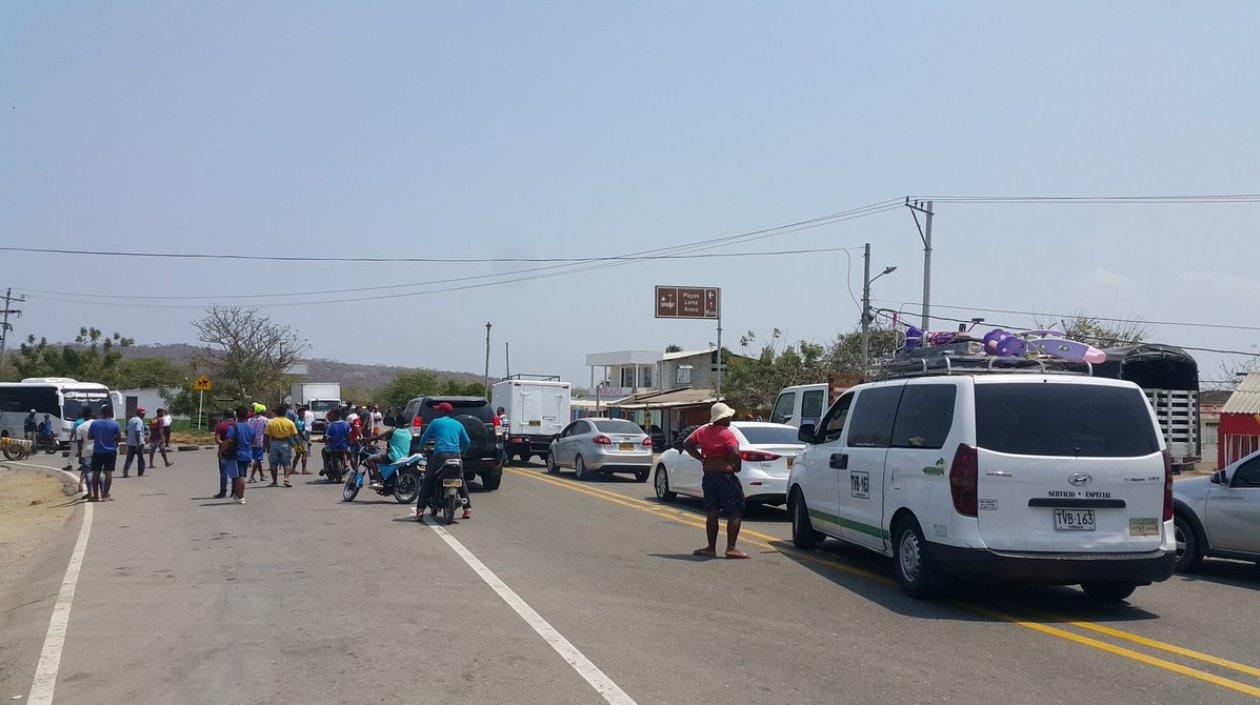 Congestión vehicular por el bloqueo de la vía.