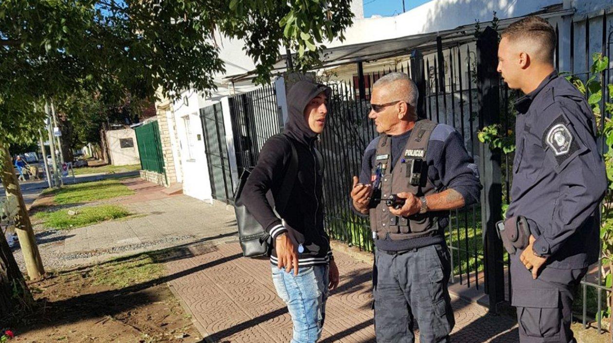 Centurión intentando sobornar a los Policías. 