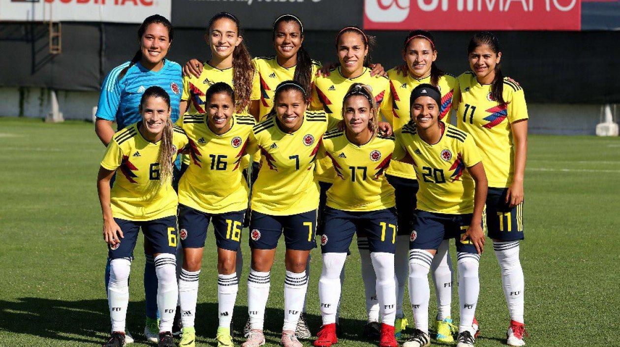 Selección Colombia femenina, con su capitana Daniela Montoya. 