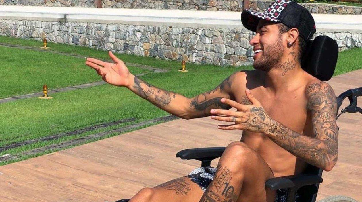 Neymar durante su recuperación. 