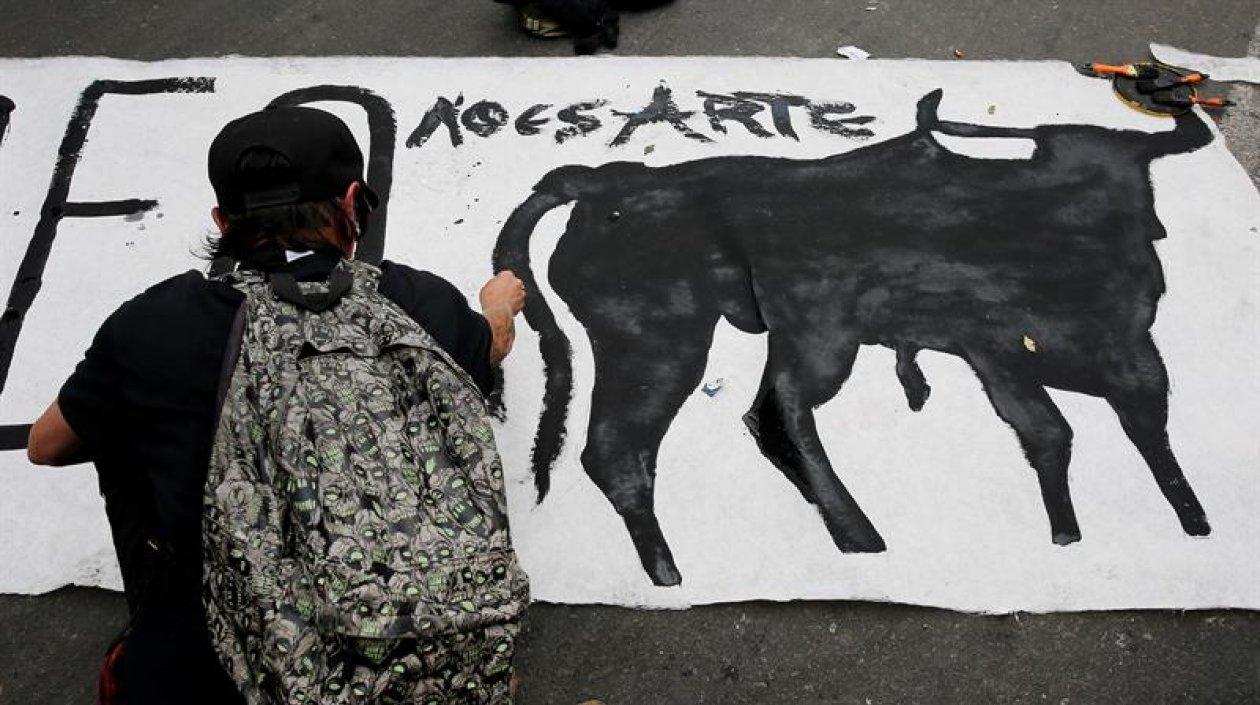 El año pasado, cuando los toros regresaron a la Santamaría en Bogotá tras cinco años de ausencia, hubo 34 heridos en las protestas de grupos antitaurinos en los alrededores de la plaza. 