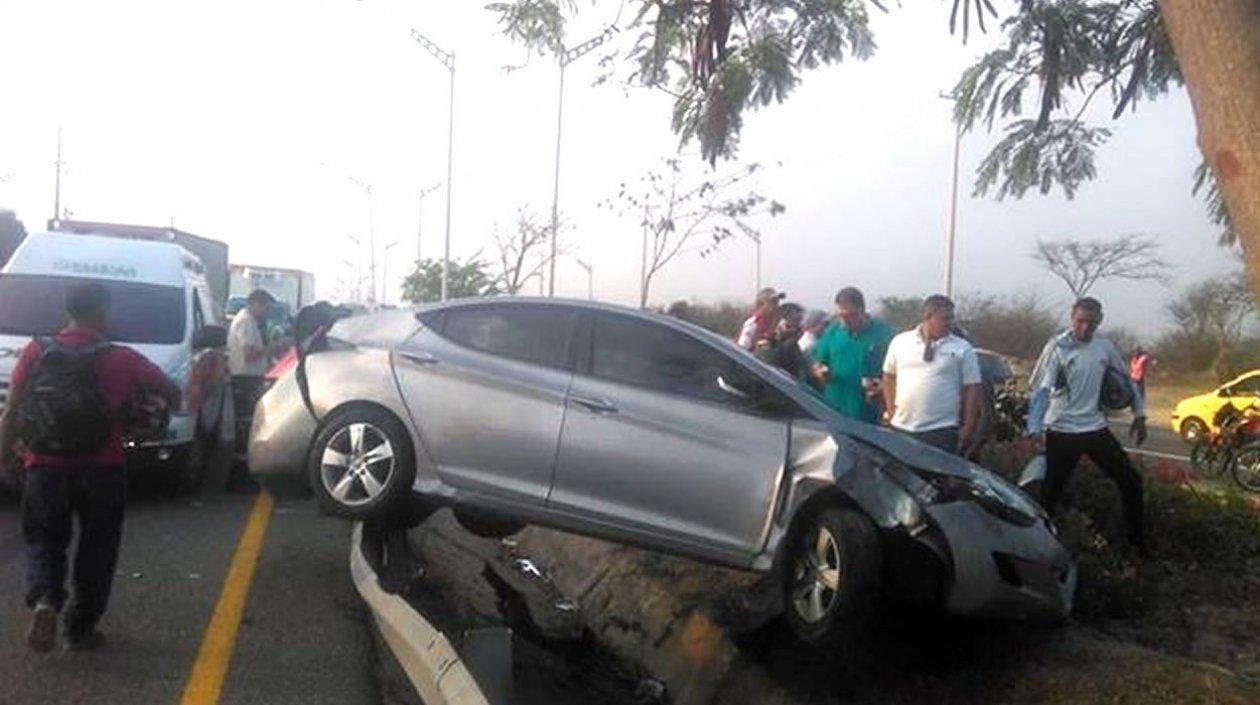 En la Circunvalar de Barranquilla este accidente dejó un herido.