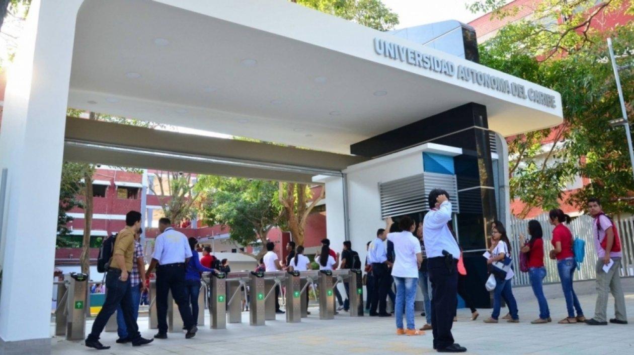 Entrada de la Universidad Autónoma del Caribe.