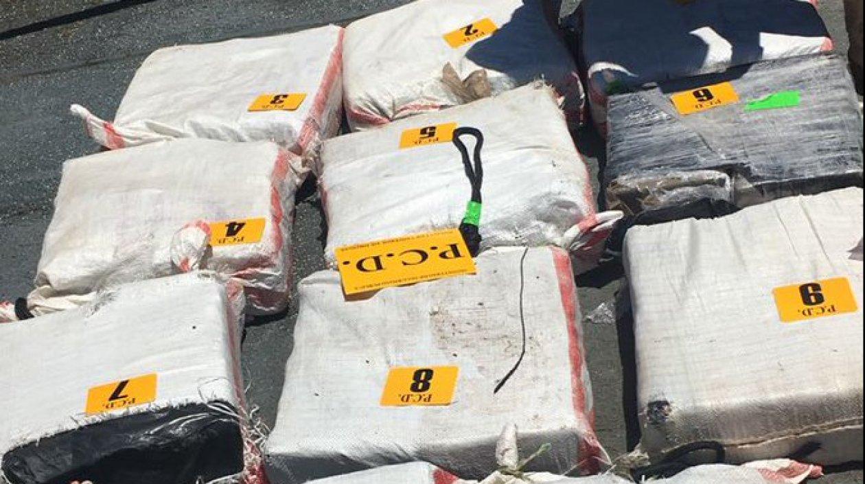 Oficiales de Costa Rica y  Guardacostas de Estados Unidos interceptaron el barco costarricense Tarpón en aguas panameñas. 