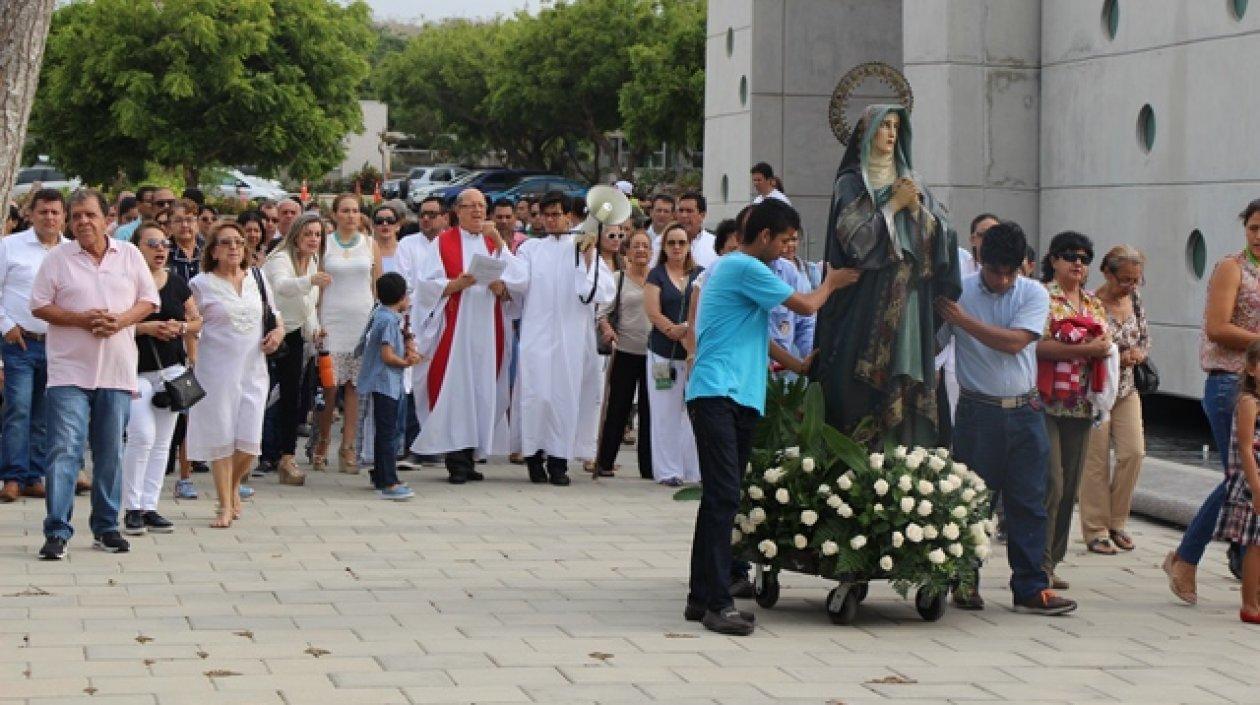 Procesión de la Virgen de La Dolorosa en el Colegio San José Sede Norte.