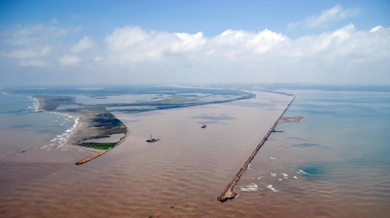Canal de acceso al río Magdalena.