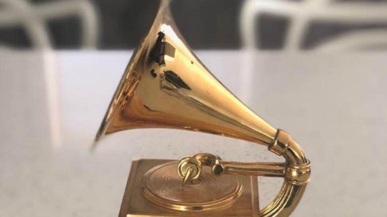 Estatuilla del Grammy de Sergio George.