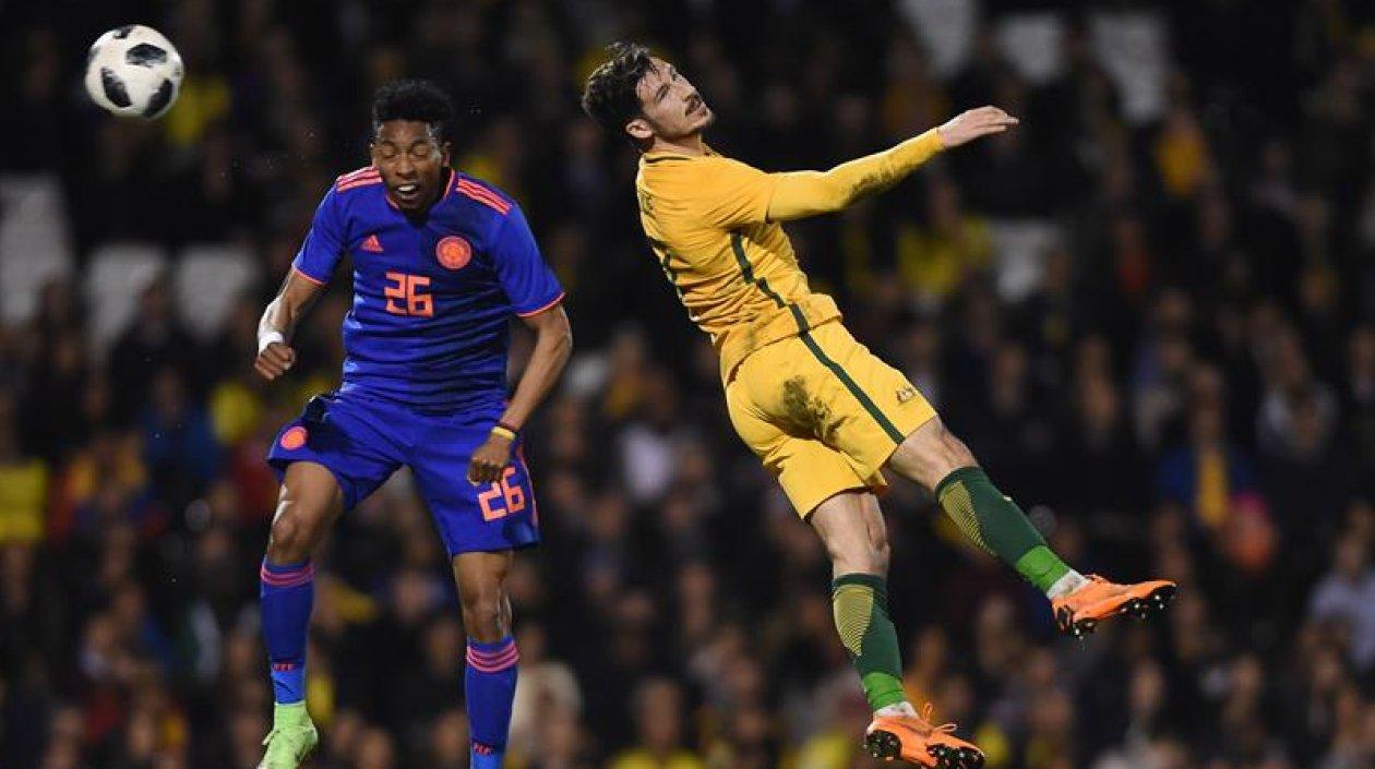 Johan Mojica durante el partido frente a Australia.