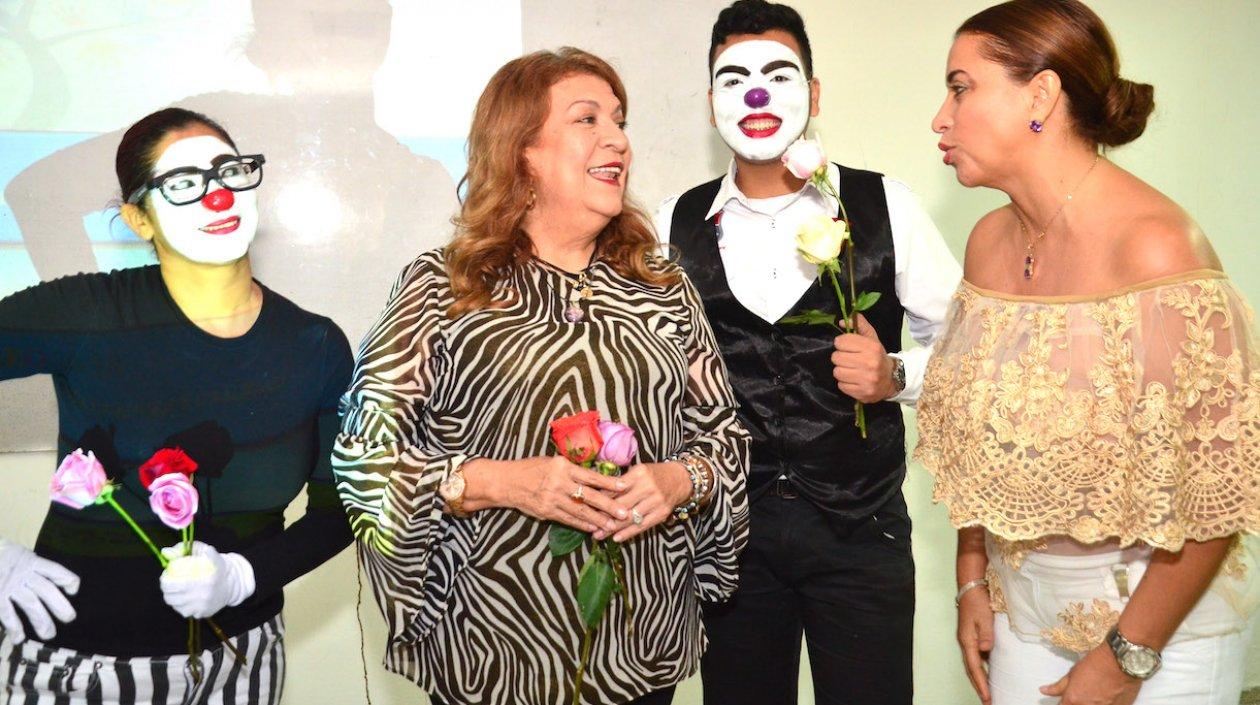 La primera gestora Alba Olaya y la Secretaria de Educación Tulia Mosquera, durante el lanzamiento del programa.