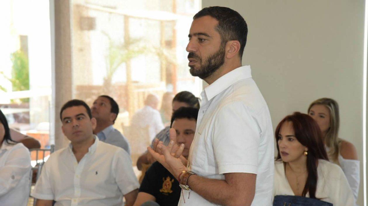 El senador Arturo Char durante su intervención.