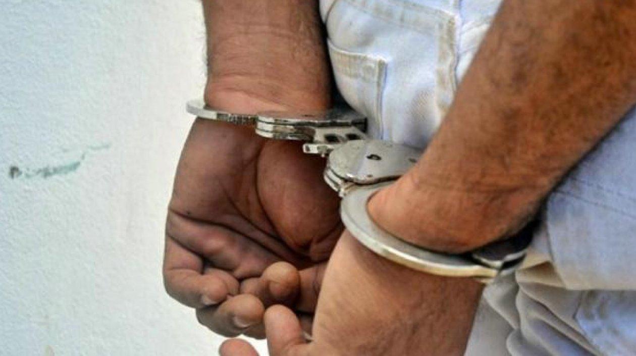 El hombre habría abusado de su hijastra, de 13 años, cuando su compañera sentimental no se encontraba en su residencia. 