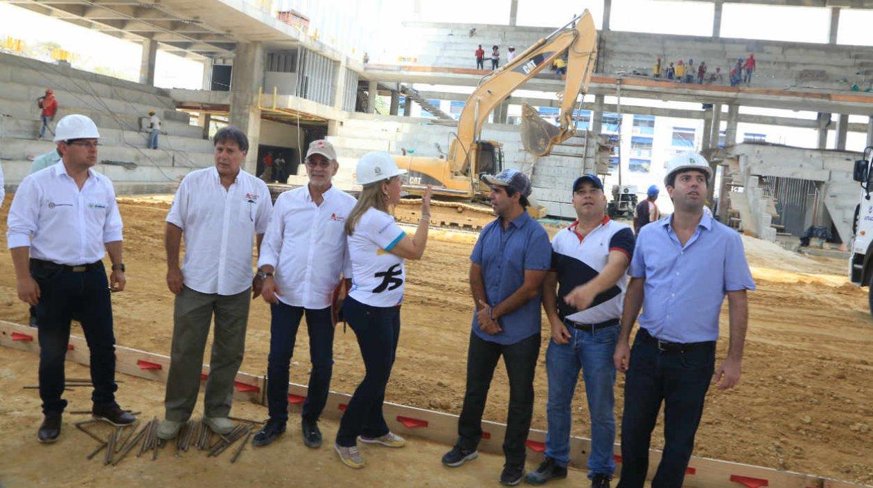 Visita de las autoridades distritales, departamentales y nacionales a las obras del Coliseo.