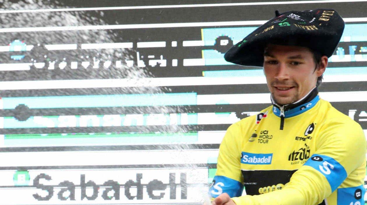 Primoz Roglic celebra el título de la competencia. 
