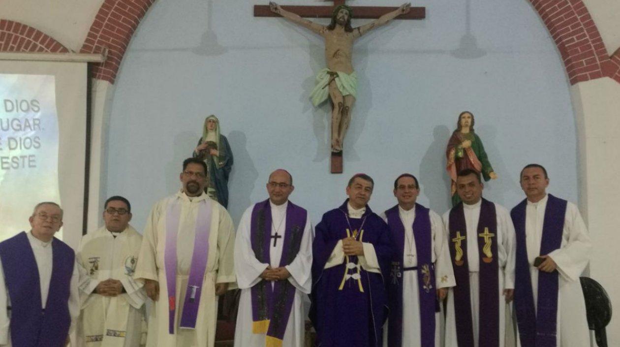 Los obispos reunidos en Puerto Carreño.