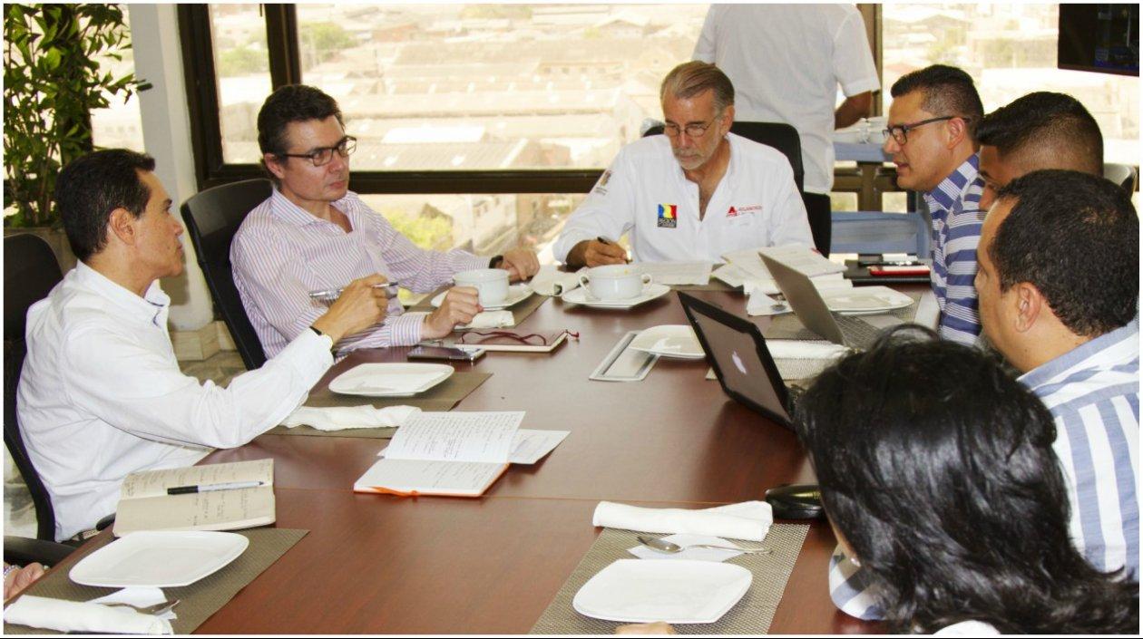 En el despacho del gobernador del Atlántico se realizó la reunión que terminó con noticias positivas para el Cari.