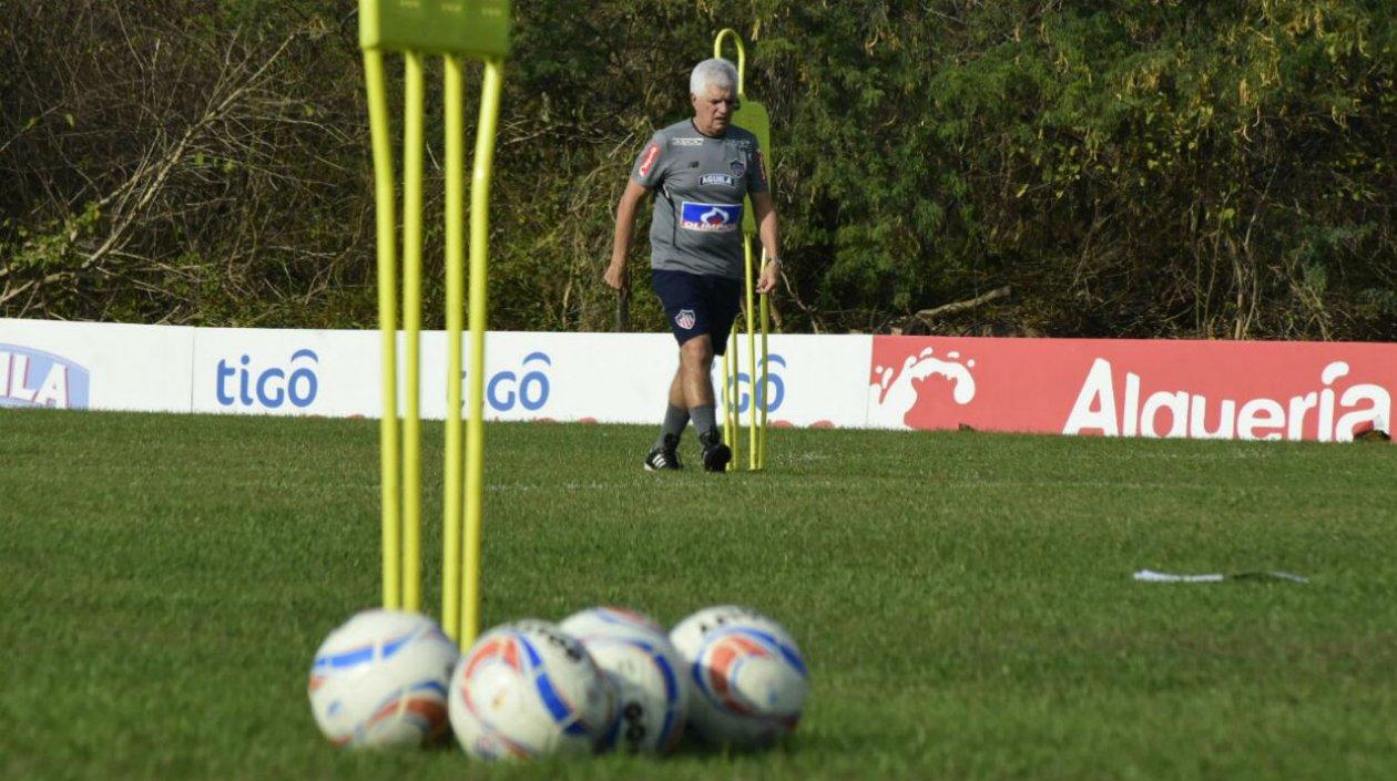 Julio Comesaña, técnico de Junior. 